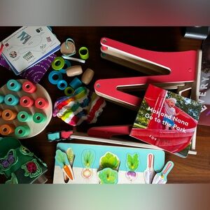 Lovevery 16-18 mo box The pioneer